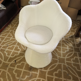 كرسي بيرو دوار باللون الأبيض am-68